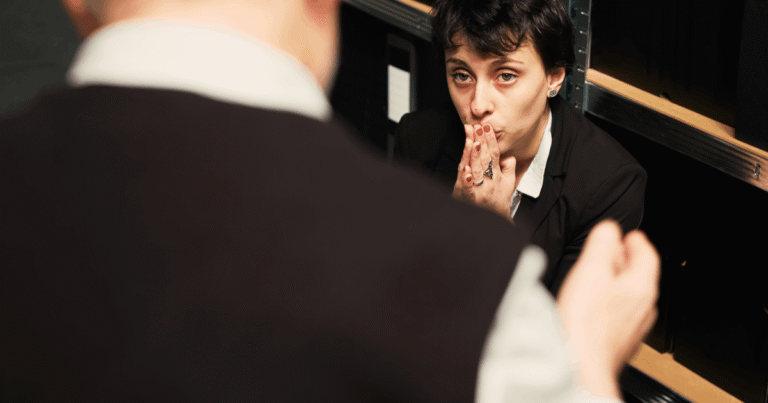 chi viene accusato di tradimento come reagisce